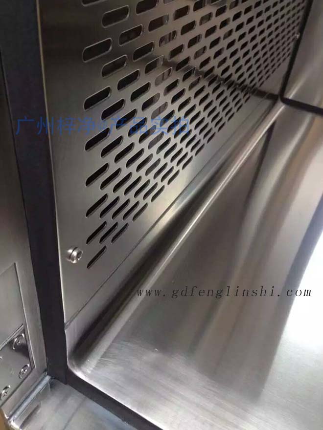 百級層流傳遞窗內外雙層殼體，內部四周圓弧處理，保證無縫隙連接；