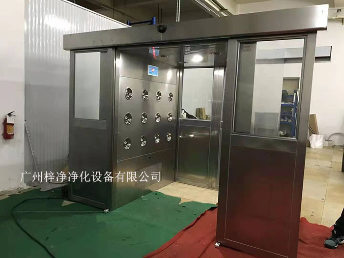 貨淋室是人員和貨物進入潔凈室所必需的通道，它可以減少貨物進出潔凈室所帶來的污染問題。