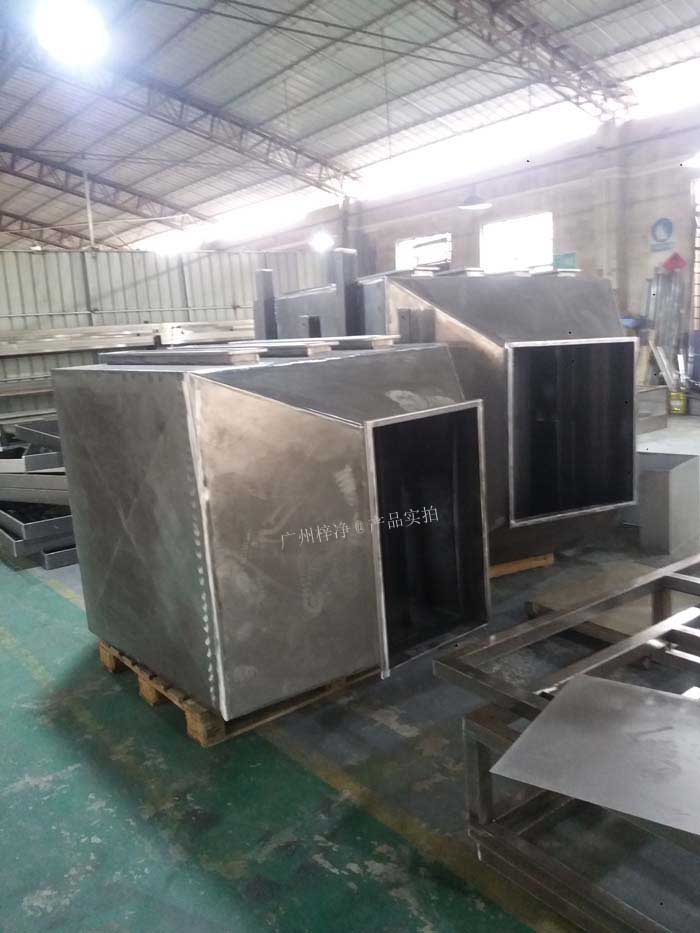 增壓新風柜可根據不同的通風管道布局,訂做不同的進出風口方向的風柜; 增壓新風柜可根據不同的通風管道布局,訂做不同的進出風口方向的風柜;