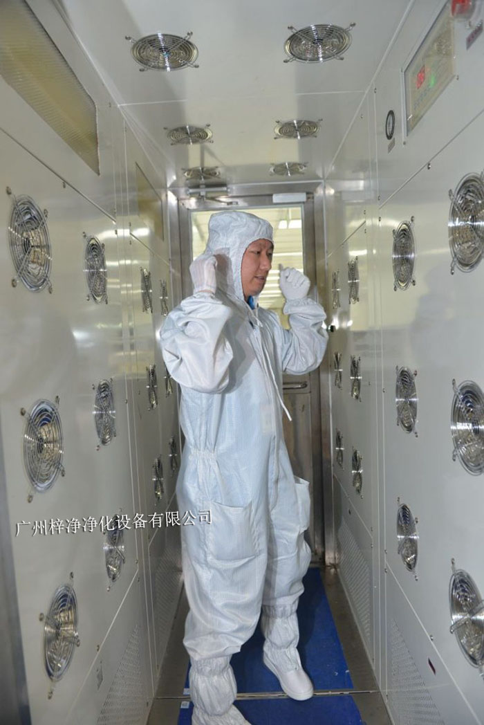 正確操作風(fēng)淋室對(duì)于保障工作人員健康、維持生產(chǎn)環(huán)境的潔凈度至關(guān)重要。 正確操作風(fēng)淋室對(duì)于保障工作人員健康、維持生產(chǎn)環(huán)境的潔凈度至關(guān)重要。