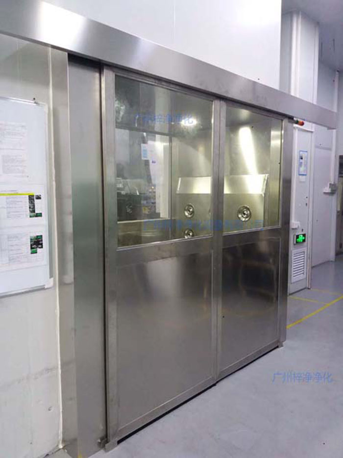 全自動(dòng)感應(yīng)風(fēng)淋室在無塵車間的生產(chǎn)環(huán)境中 全自動(dòng)感應(yīng)風(fēng)淋室在無塵車間的生產(chǎn)環(huán)境中