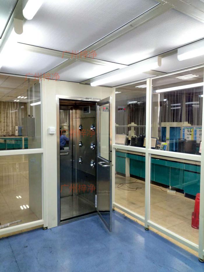 潔凈棚的潔凈度應與風淋室和傳遞窗相同