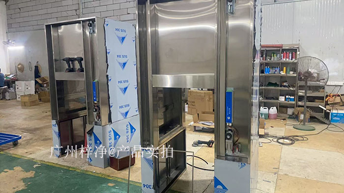 全自動感應輸送帶傳遞窗的電氣問題處理需要從選型、安裝、運行、維護、故障處理及安全注意事項等多方面進行全面考慮。